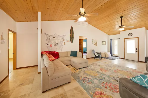 Keaau, HI 96749,15-1697 7TH AVE