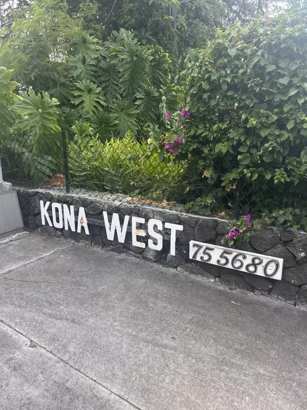 Kailua-kona, HI 96740,75-5680 KUAKINI HIGHWAY #112
