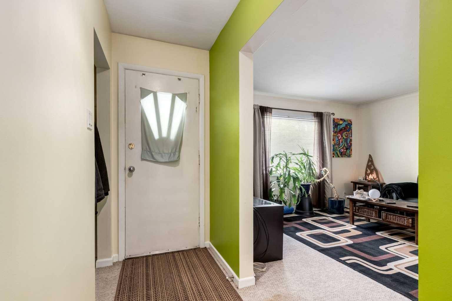 Calgary, AB T2E 4H9,215 8A ST NE