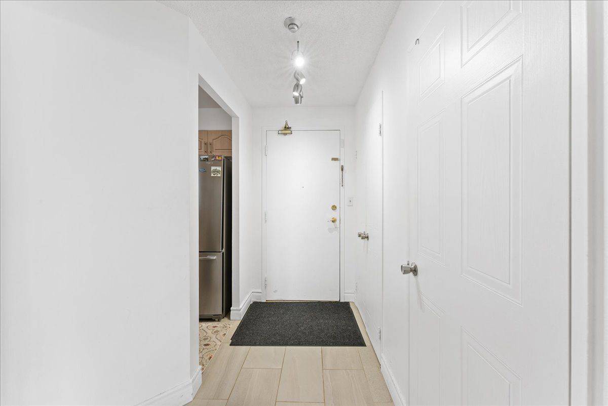 Toronto E11, ON M1B 5J4,400 Mclevin AVE #1807