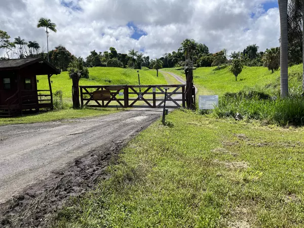 Kealakekua, HI 96750