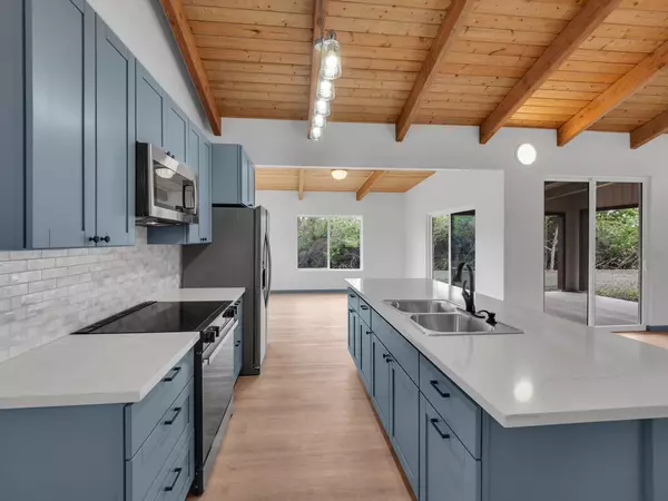 Naalehu, HI 96772,94-1679 KAULUA ST