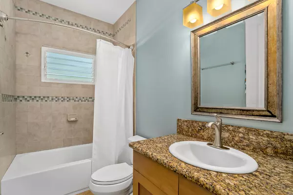 Kilauea, HI 96754,4355 LILIUOKALANI PL