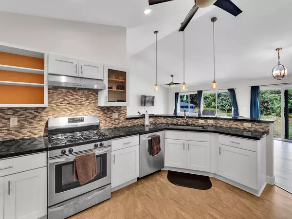 Keaau, HI 96749,15-1606 16TH AVE