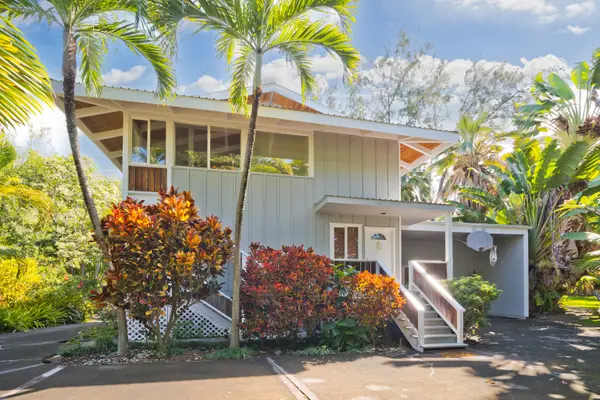 82-6011 LOWER NAPOOPOO RD, Captain Cook, HI 96704