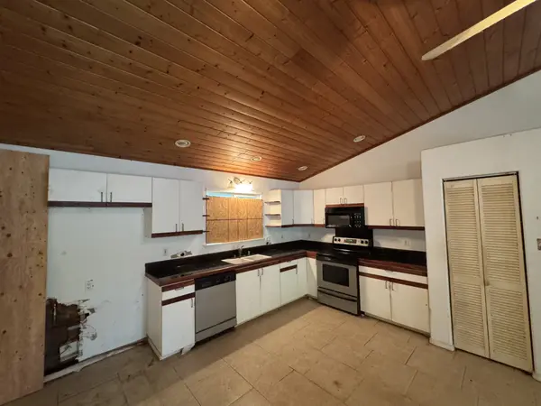 Keaau, HI 96749,15-1990 16TH AVE