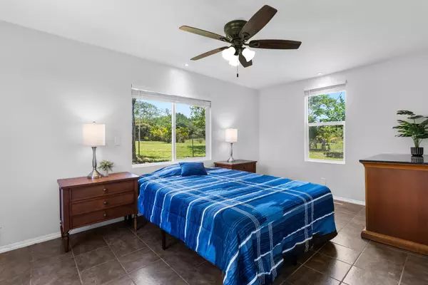 Keaau, HI 96749,15-2076 32ND AVE