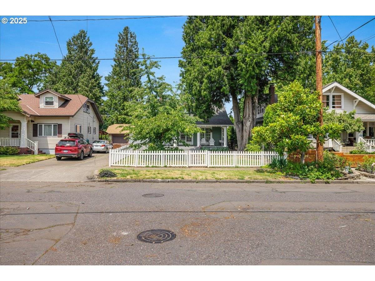 Portland, OR 97217,2045 N FARRAGUT ST