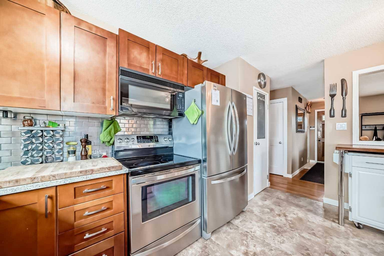 Calgary, AB T2K 0N6,811 71 AVE NW