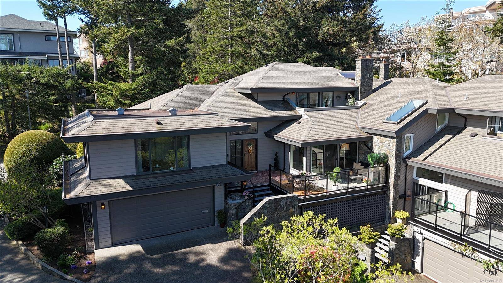 2829 Arbutus Rd #104, Saanich, BC V8N 5X5