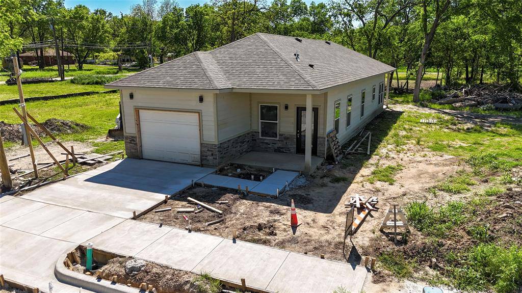 Bonham, TX 75418,409 S Main Street