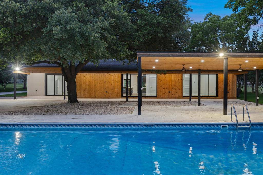 1215 E Stegall Road, Robinson, TX 76706