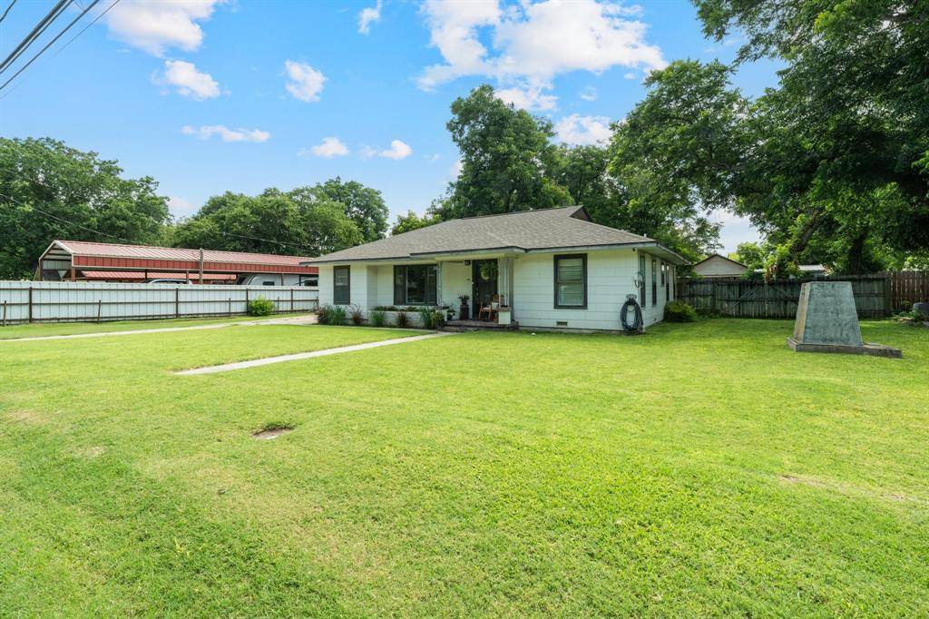 De Leon, TX 76444,725 S Austin Street