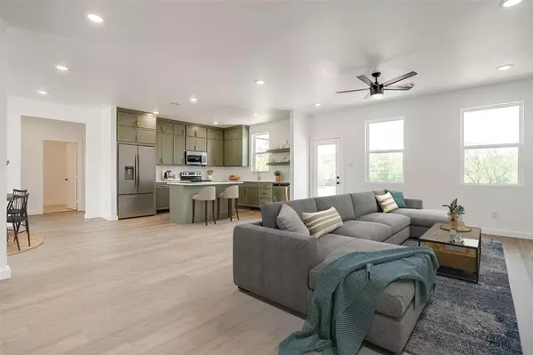 Runaway Bay, TX 76426,233 Lakeshore Drive