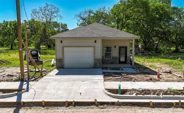 Bonham, TX 75418,409 S Main Street