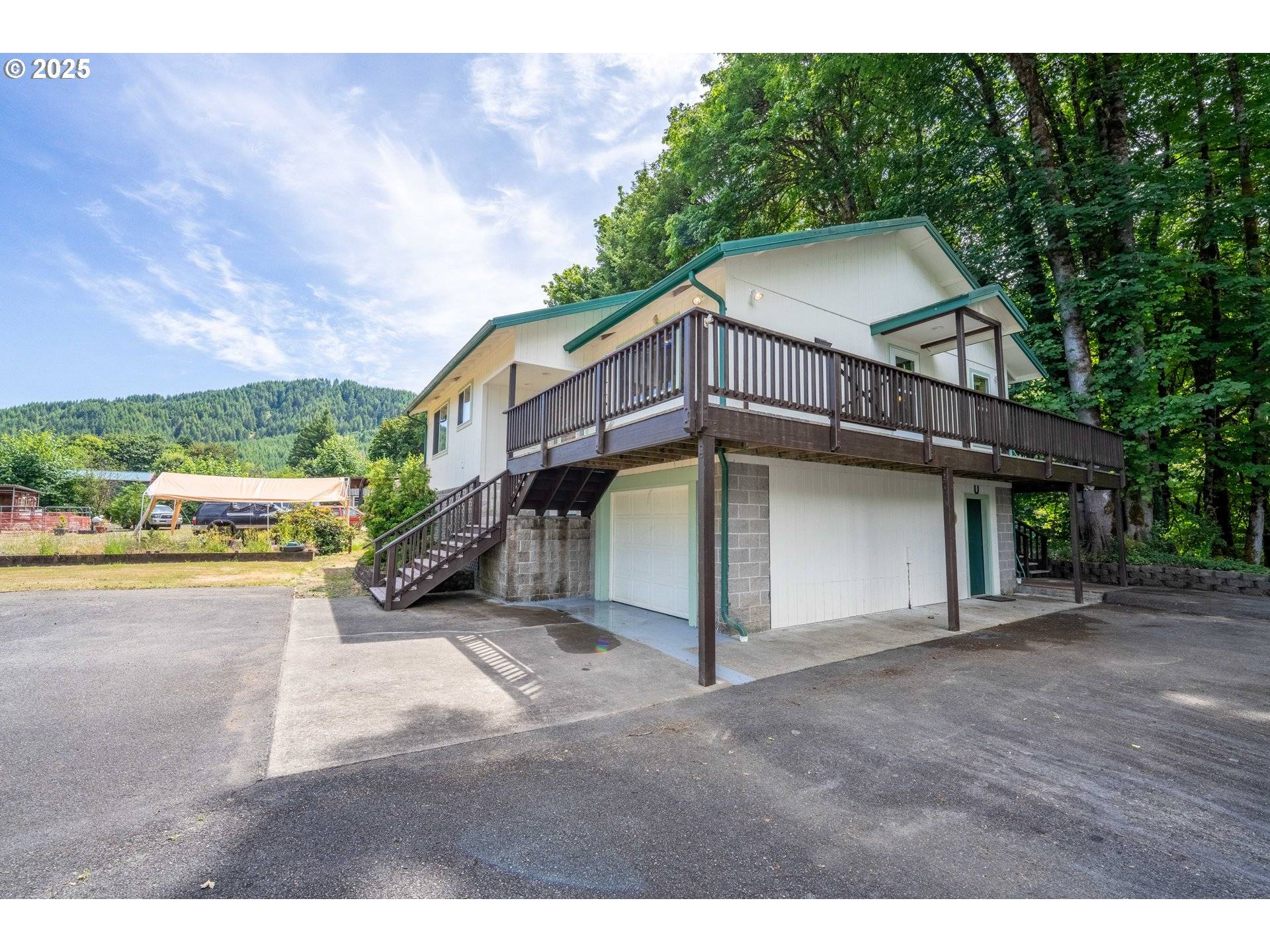 Scottsburg, OR 97473,415 BURCHARD DR