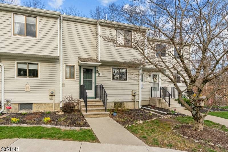 9 Fox Tail Ln, Hardyston Twp., NJ 07419