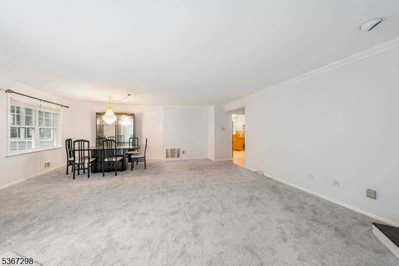 Watchung Boro, NJ 07922,32 Berkeley Sq