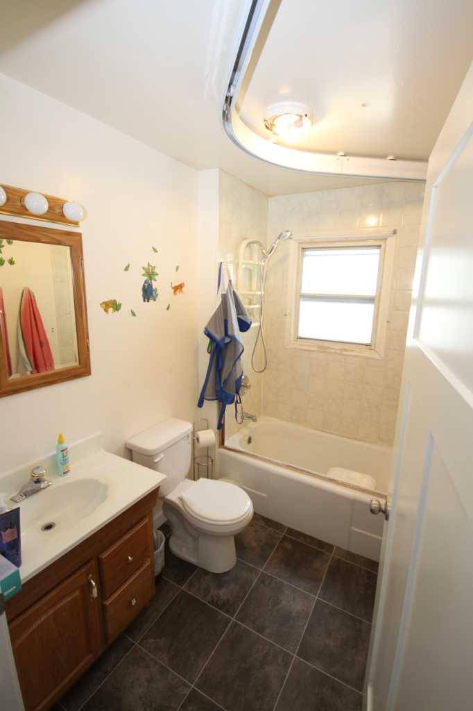 Taber, AB T1G 1K7,5810 52 ST