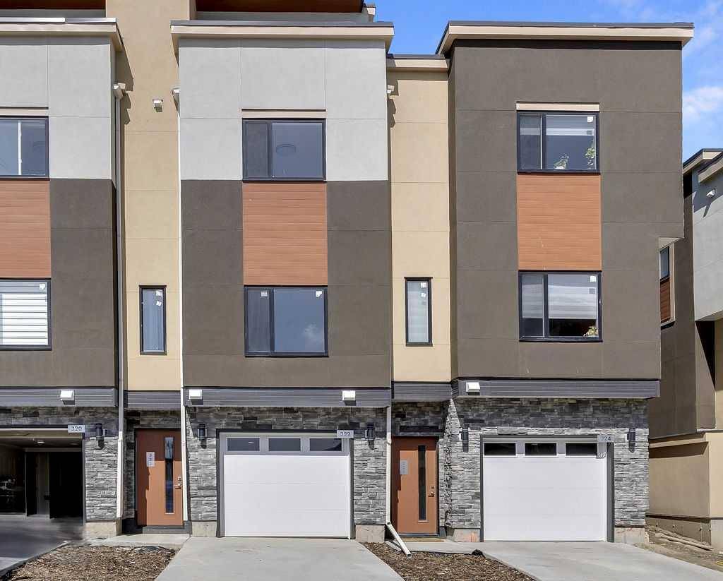 Calgary, AB T3R 1J1,322 Sage Hill CIR NW