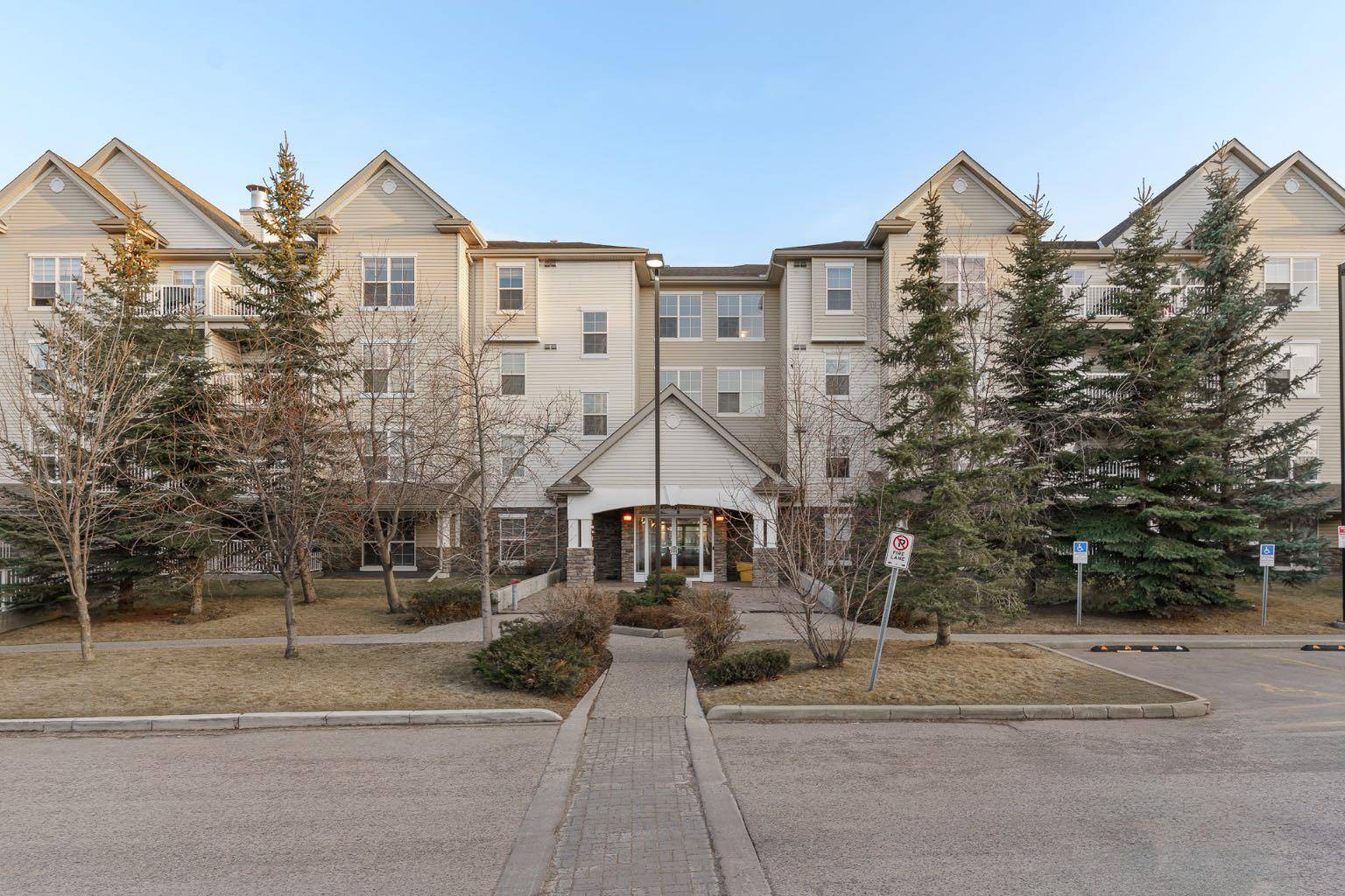 2000 Applevillage CT SE #416, Calgary, AB T2A 7Z4