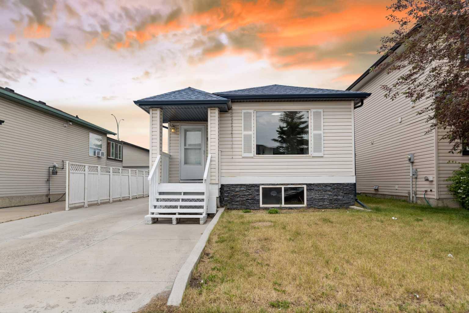 84 Woodside CIR Northwest, Airdrie, AB T4B 2J8
