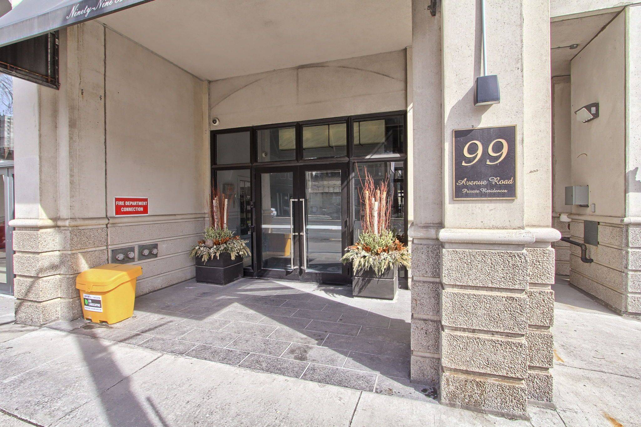 Toronto C02, ON M5R 2G5,99 Avenue RD #706