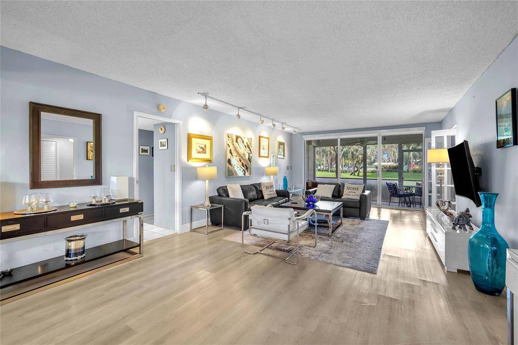 Pompano Beach, FL 33069,400 Oaks Ln #115