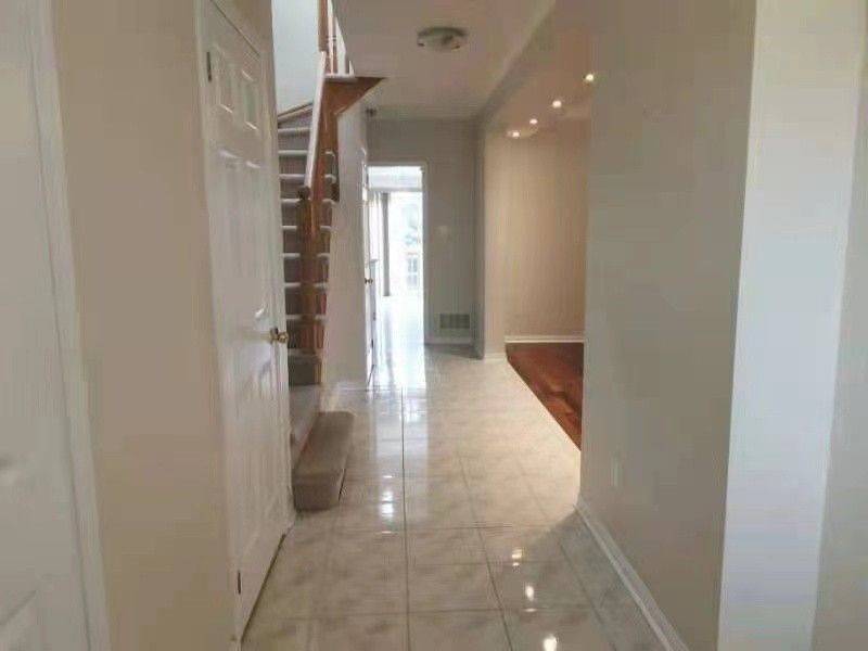 Newmarket, ON L3X 2K9,858 Stonehaven AVE