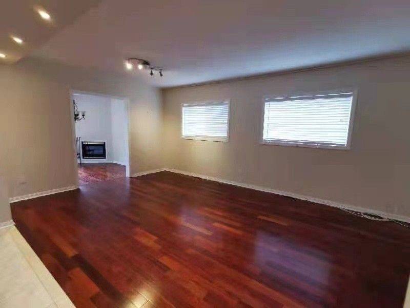 Newmarket, ON L3X 2K9,858 Stonehaven AVE