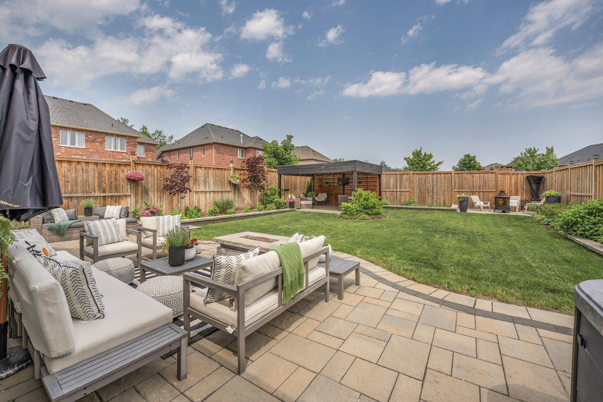 Springwater, ON L9X 1Z8,96 Redmond CRES