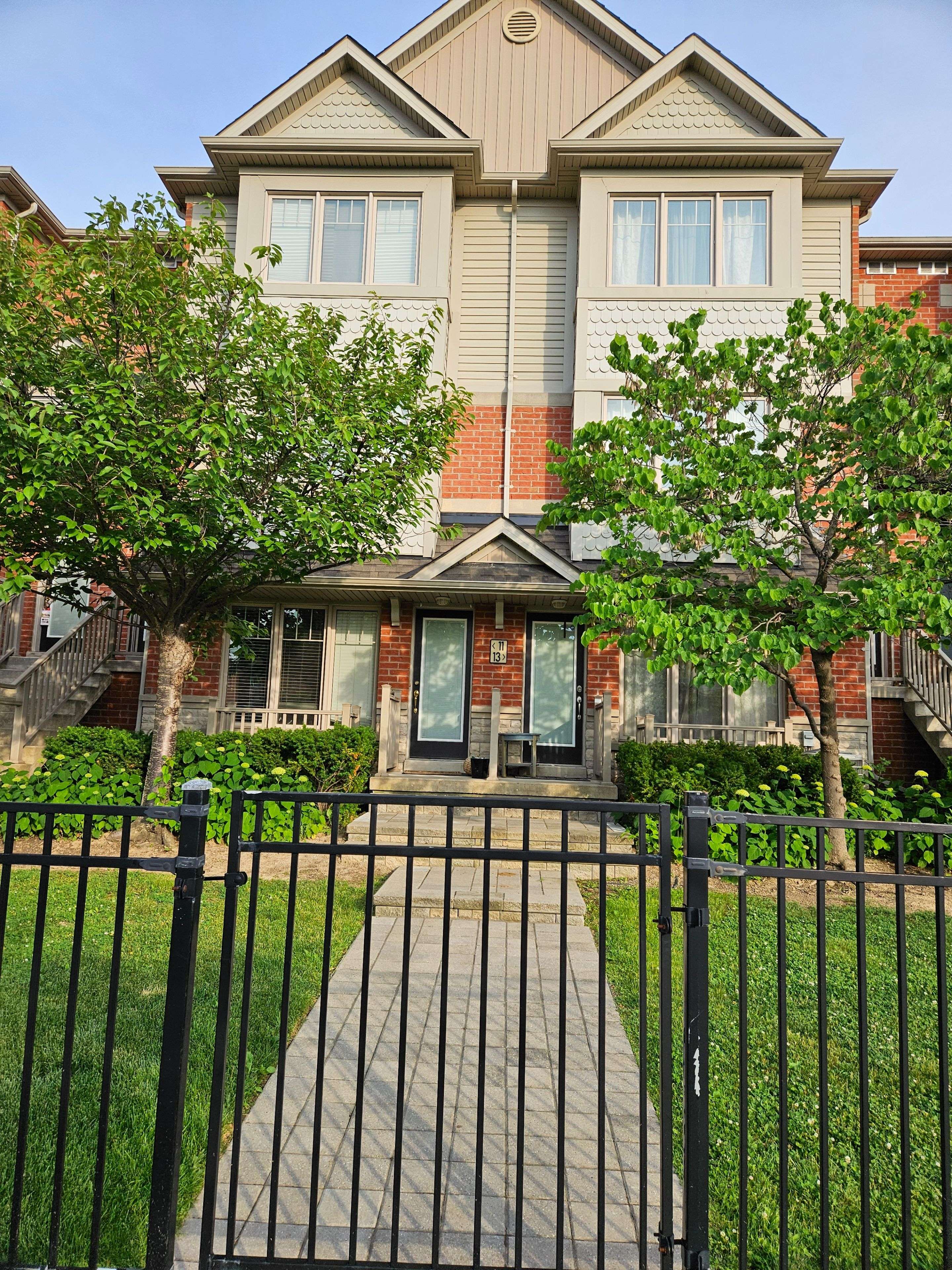 3200 Bentley DR #13, Mississauga, ON L5M 0P7