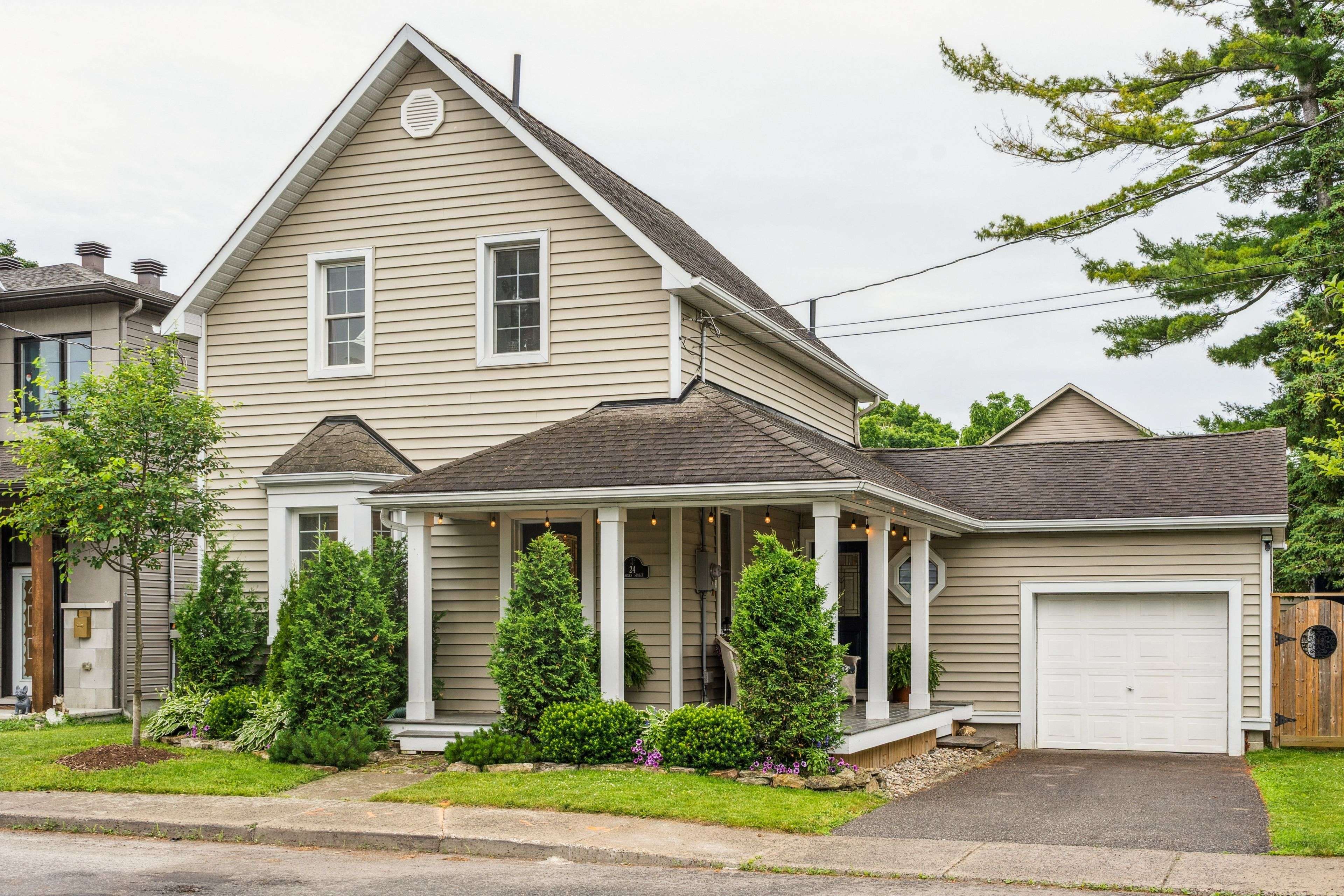 Carleton Place, ON K7C 2Y1,24 Charles ST