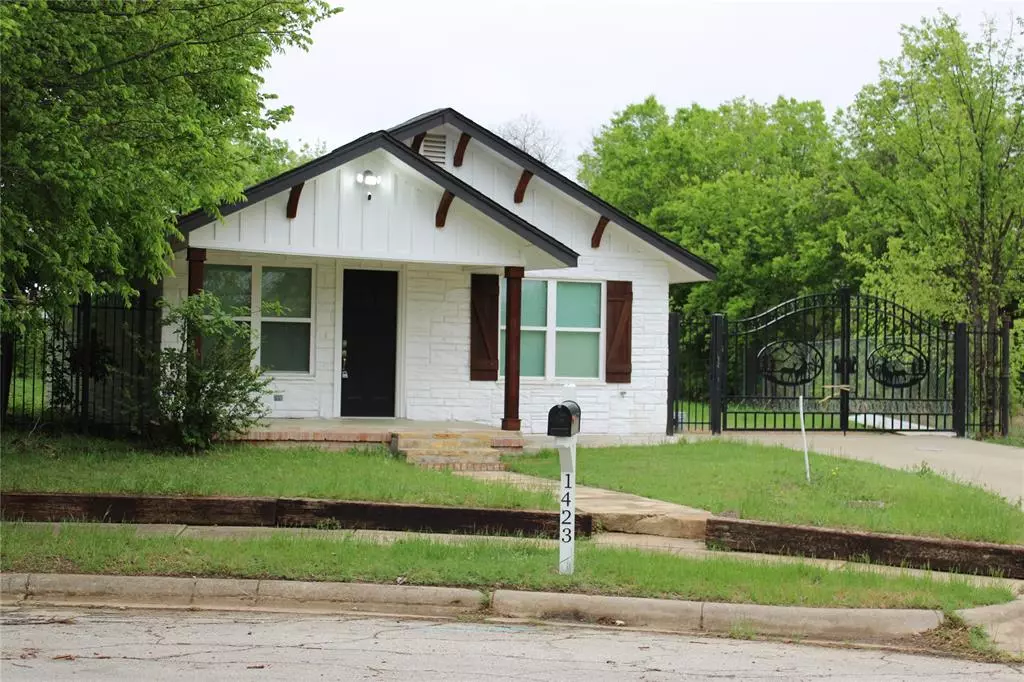 Fort Worth, TX 76104,1423 E Davis Avenue