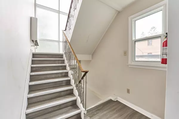 Toronto C06, ON M3H 4P9,156 Overbrook PL #1