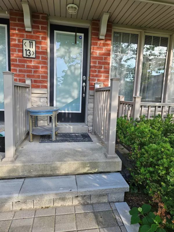 Mississauga, ON L5M 0P7,3200 Bentley DR #13