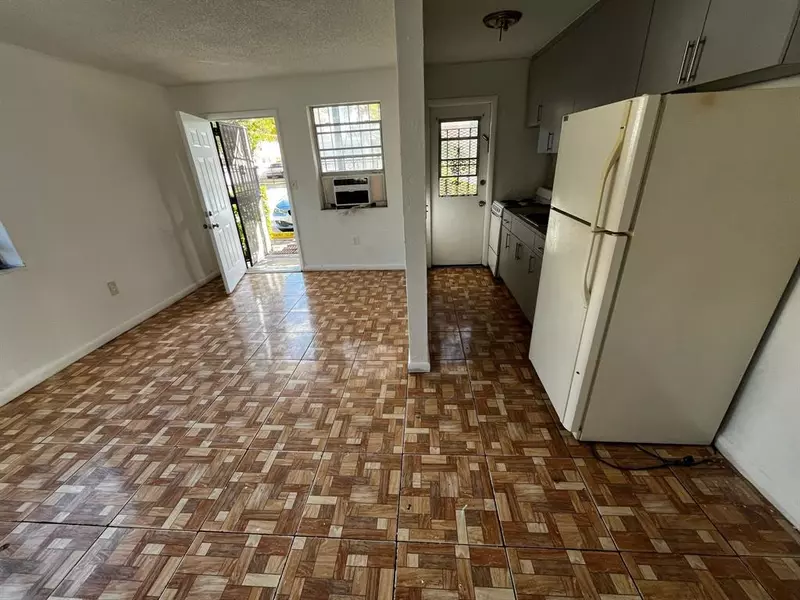 3015 NW 8th Ave #1, Miami, FL 33127