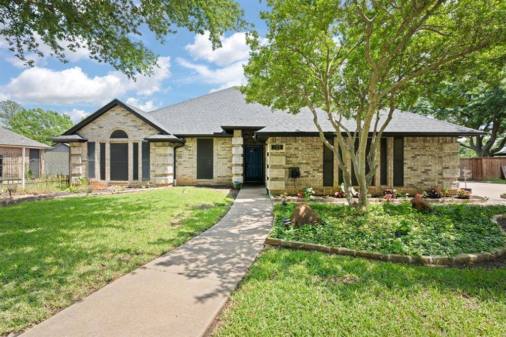 425 Sherwood Court, Burleson, TX 76028