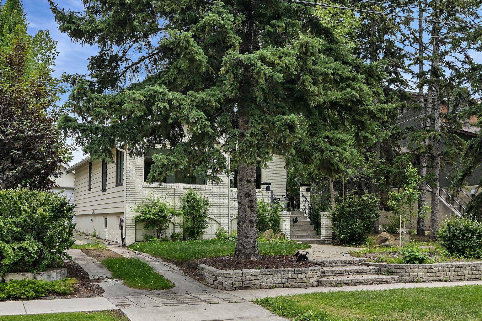 Calgary, AB T2M 3H2,924 7A ST Northwest