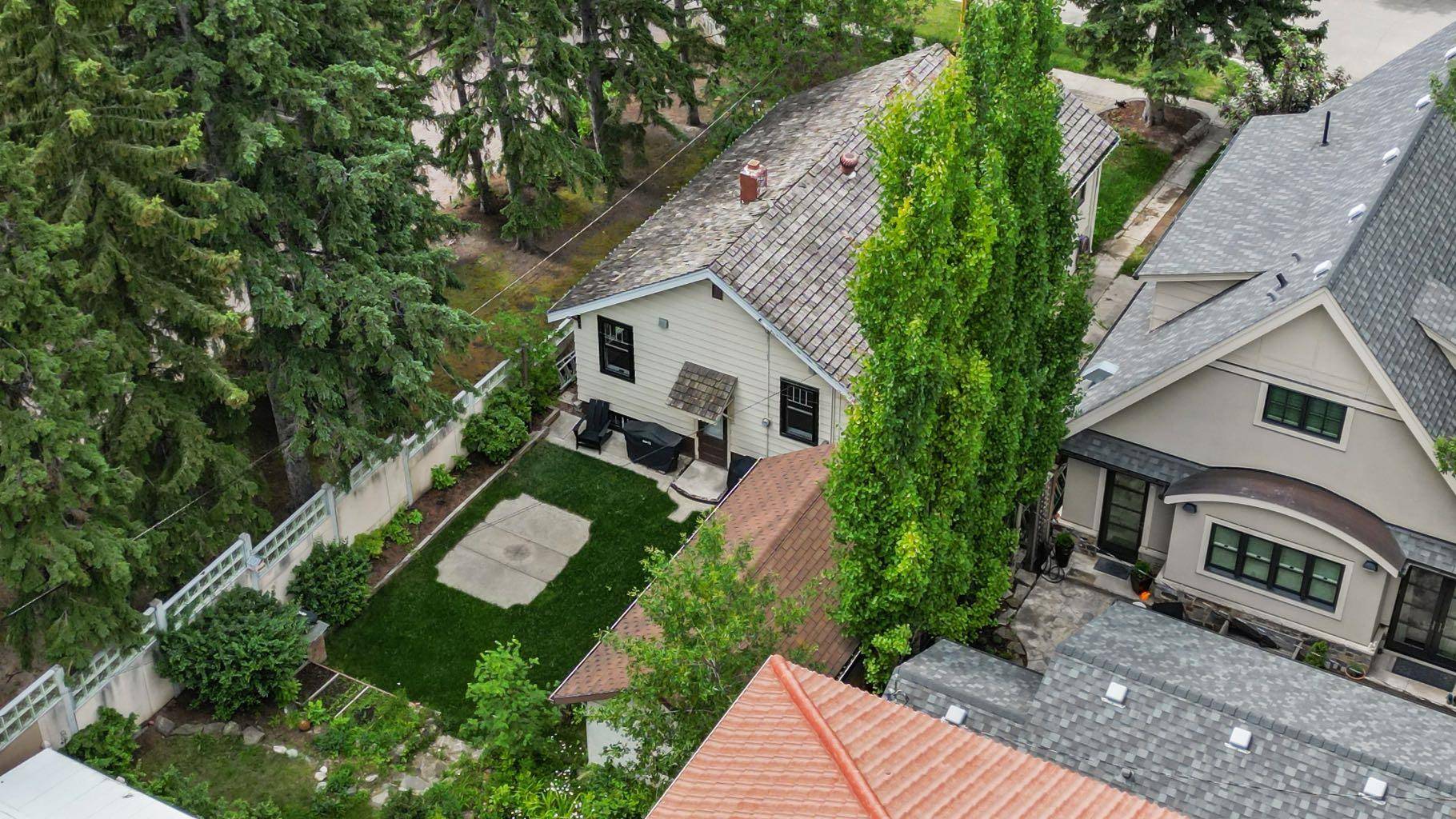 Calgary, AB T2M 3H2,924 7A ST Northwest