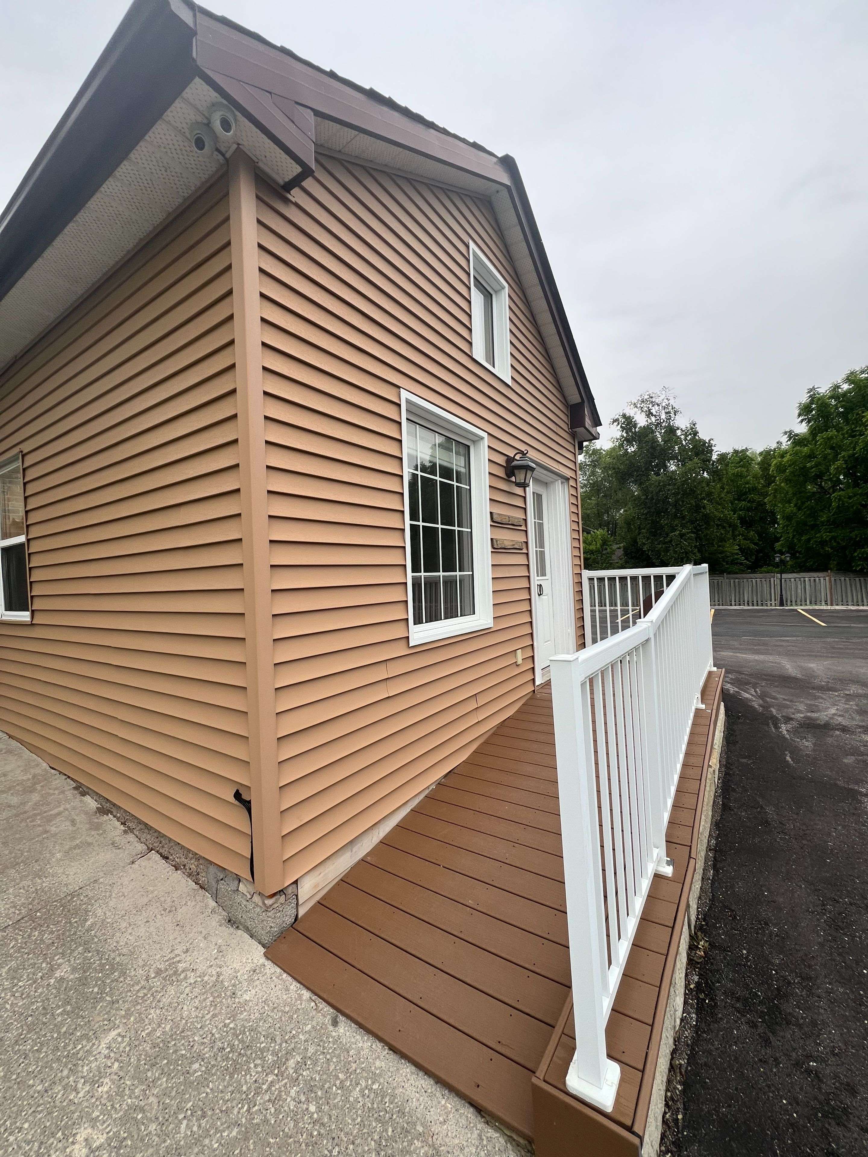 East Gwillimbury, ON L0G 1V0,19027 Leslie ST #120