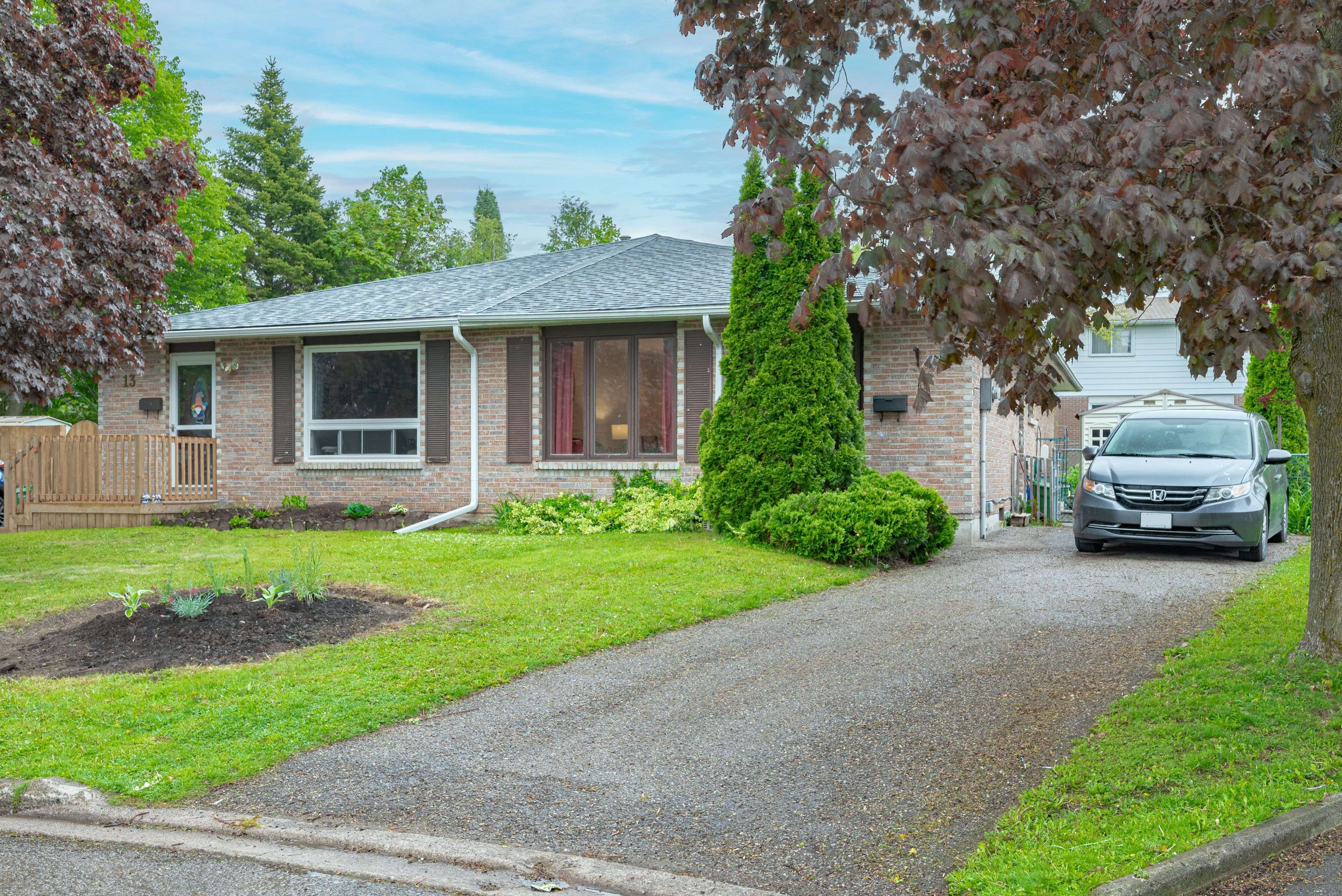 15 Lloyd PL, Kawartha Lakes, ON K9V 5C1
