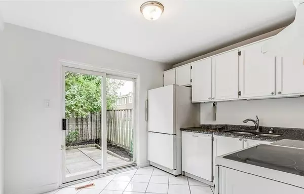 Toronto E05, ON M1W 2J7,2061 Bridletowne CIR #44