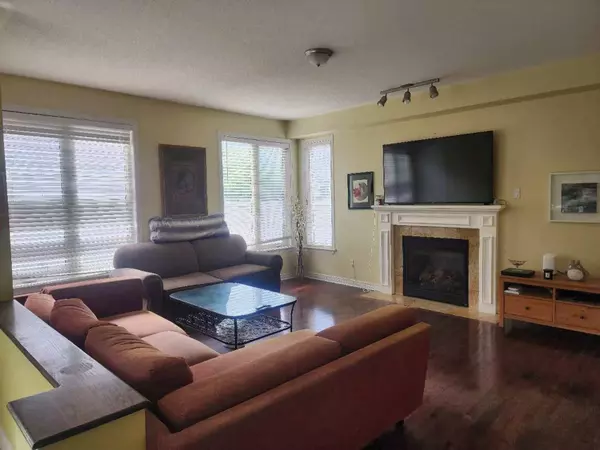 Barrhaven, ON K2J 5K6,919 LONGFIELDS DR