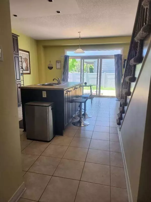 Barrhaven, ON K2J 5K6,919 LONGFIELDS DR