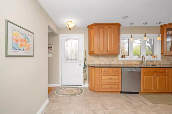Hamilton, ON L8V 2H6,34 CARMEN AVE