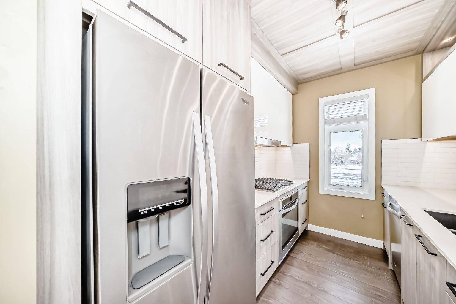 Calgary, AB T3E8A5,2702 17 AVE SW #201