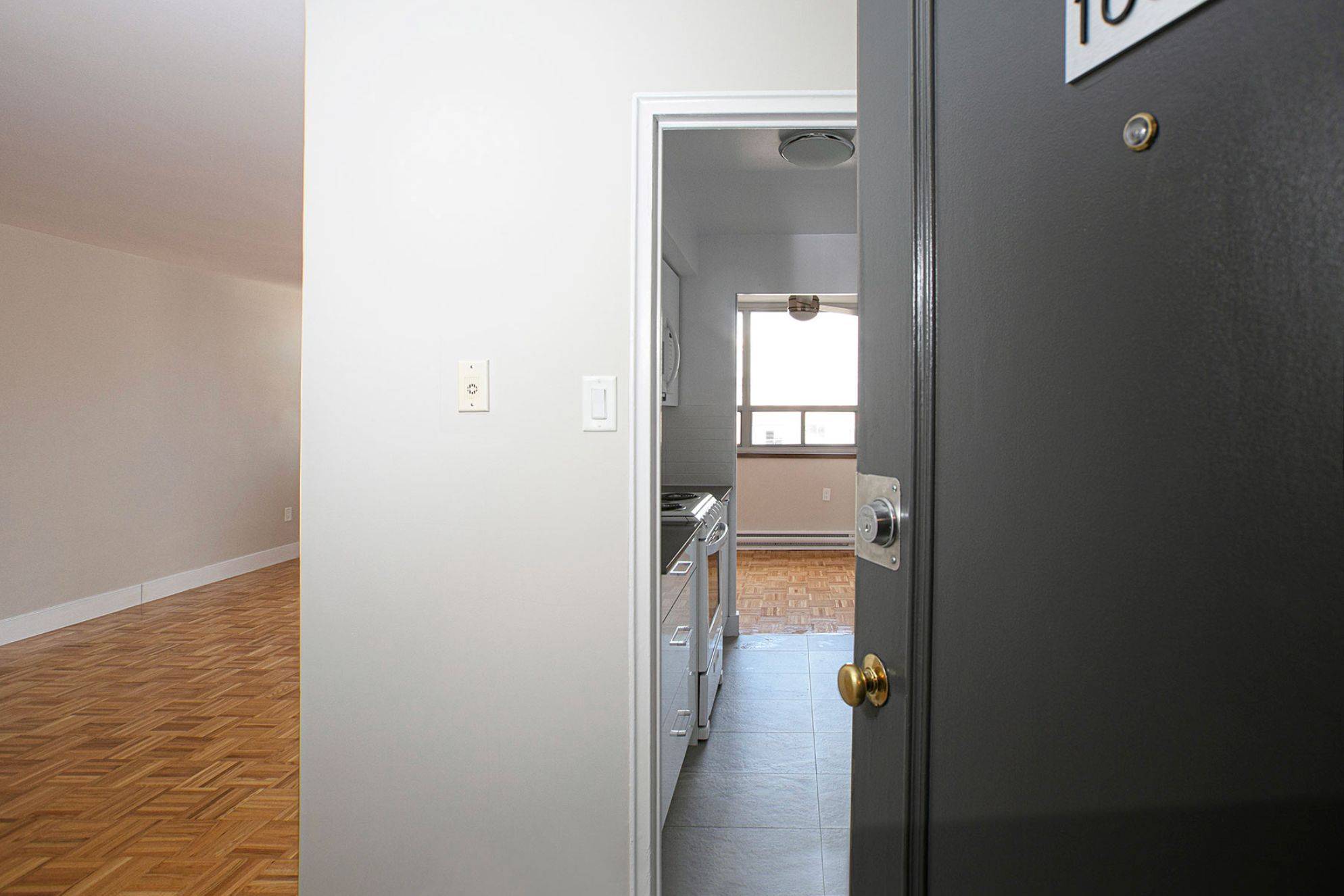 Toronto C08, ON M4Y 1M8,55 Isabella ST #1002