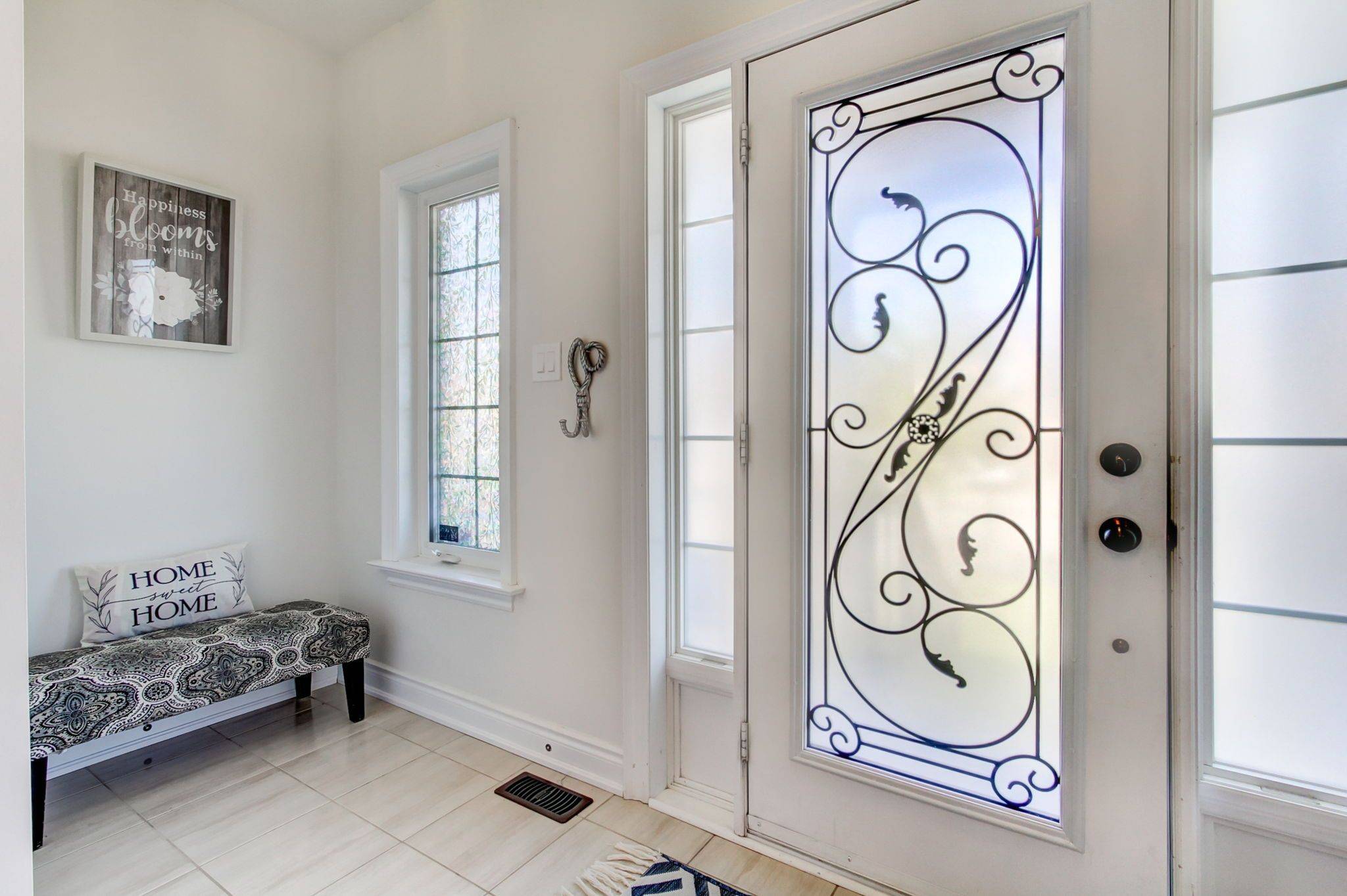 Bradford West Gwillimbury, ON L3Z 0Y9,17 Milby CRES