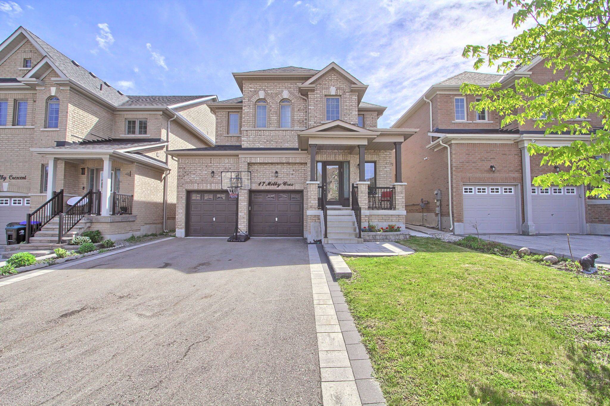 Bradford West Gwillimbury, ON L3Z 0Y9,17 Milby CRES